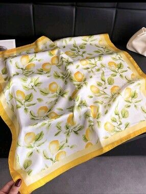 Beautiful Lemon Decor 🍋 Scarf NEW